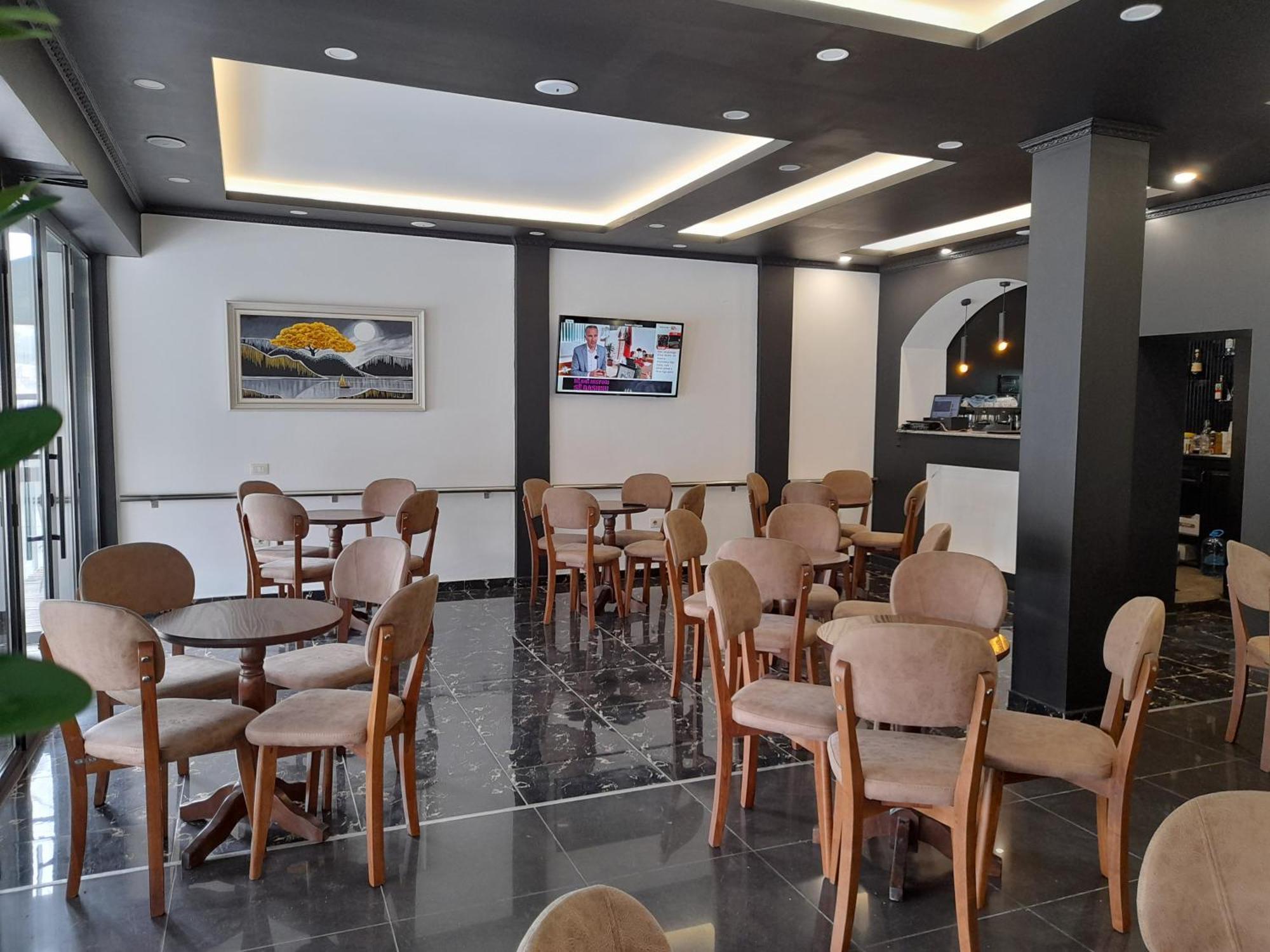 Golden Sleep Hostel Шкодер Екстер'єр фото
