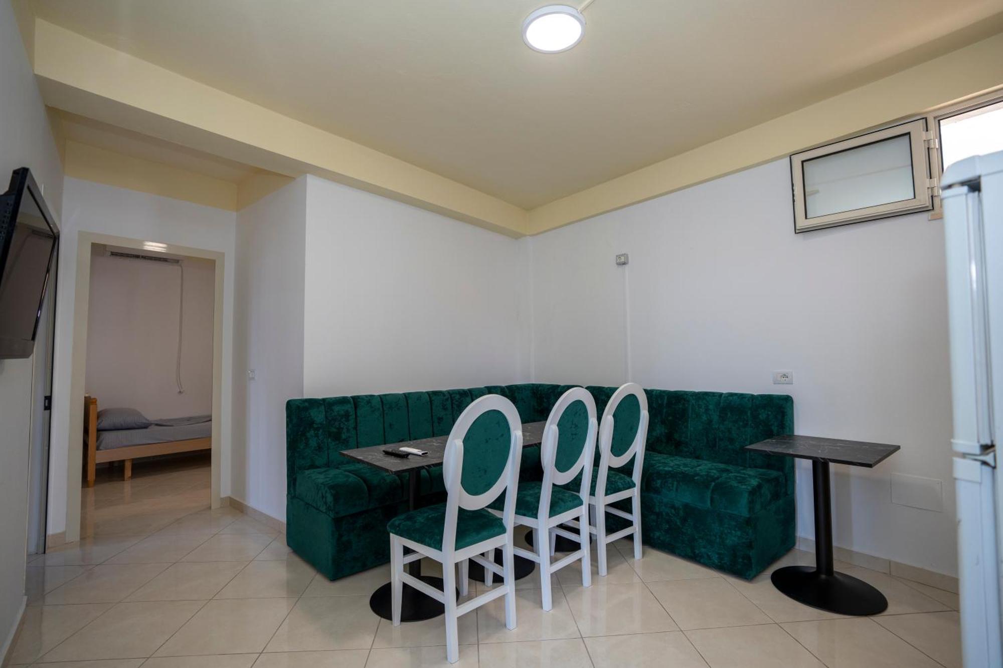 Golden Sleep Hostel Шкодер Екстер'єр фото
