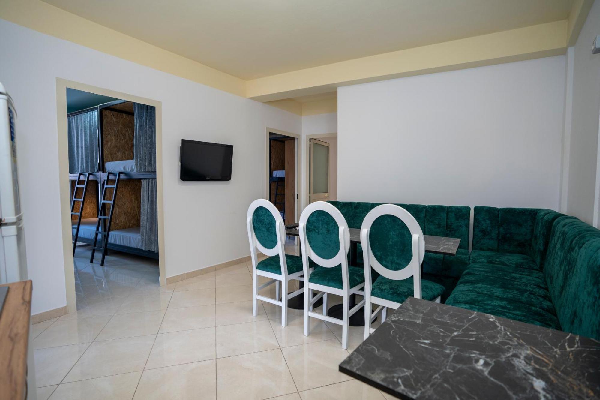 Golden Sleep Hostel Шкодер Екстер'єр фото