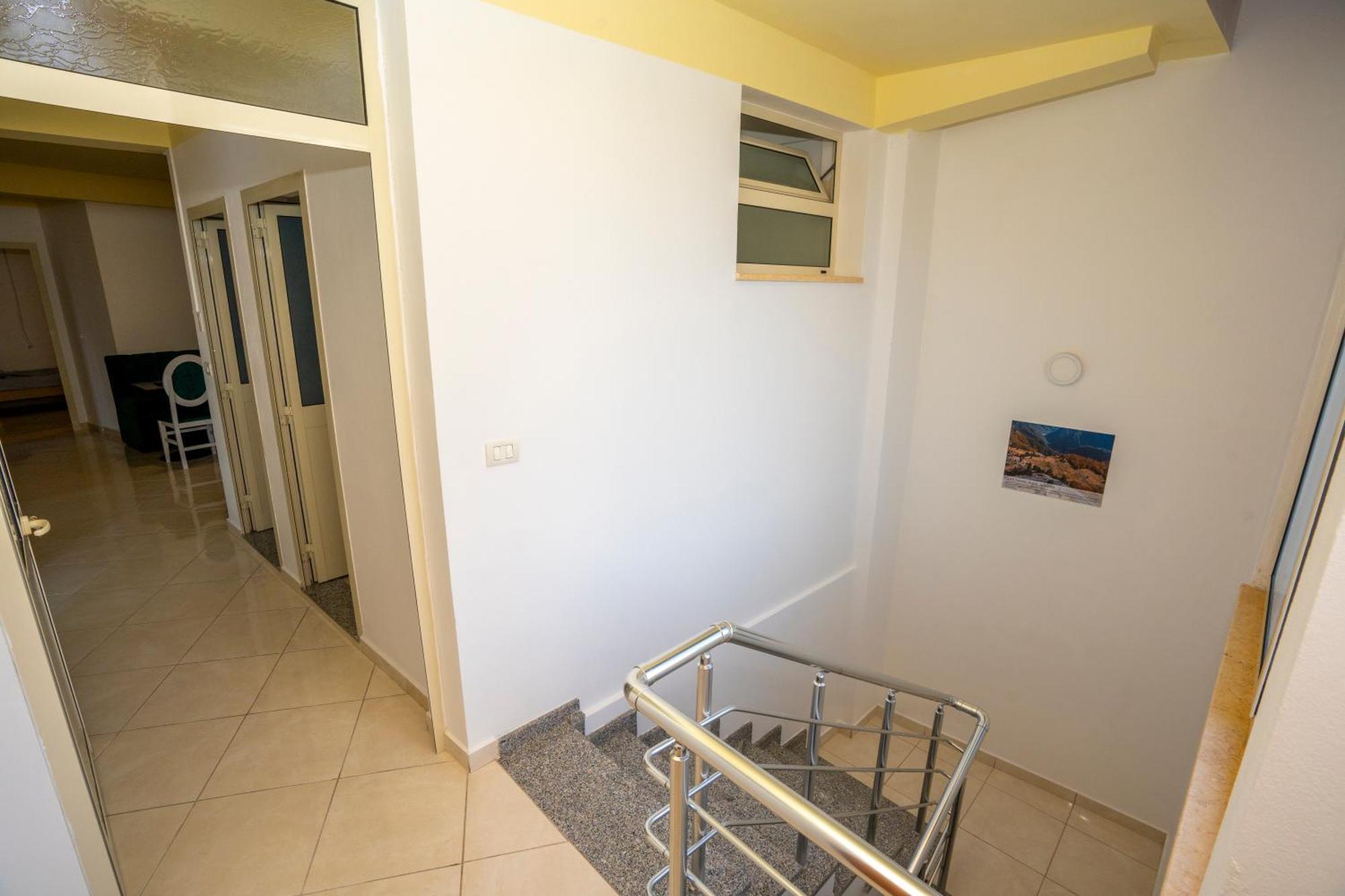 Golden Sleep Hostel Шкодер Екстер'єр фото