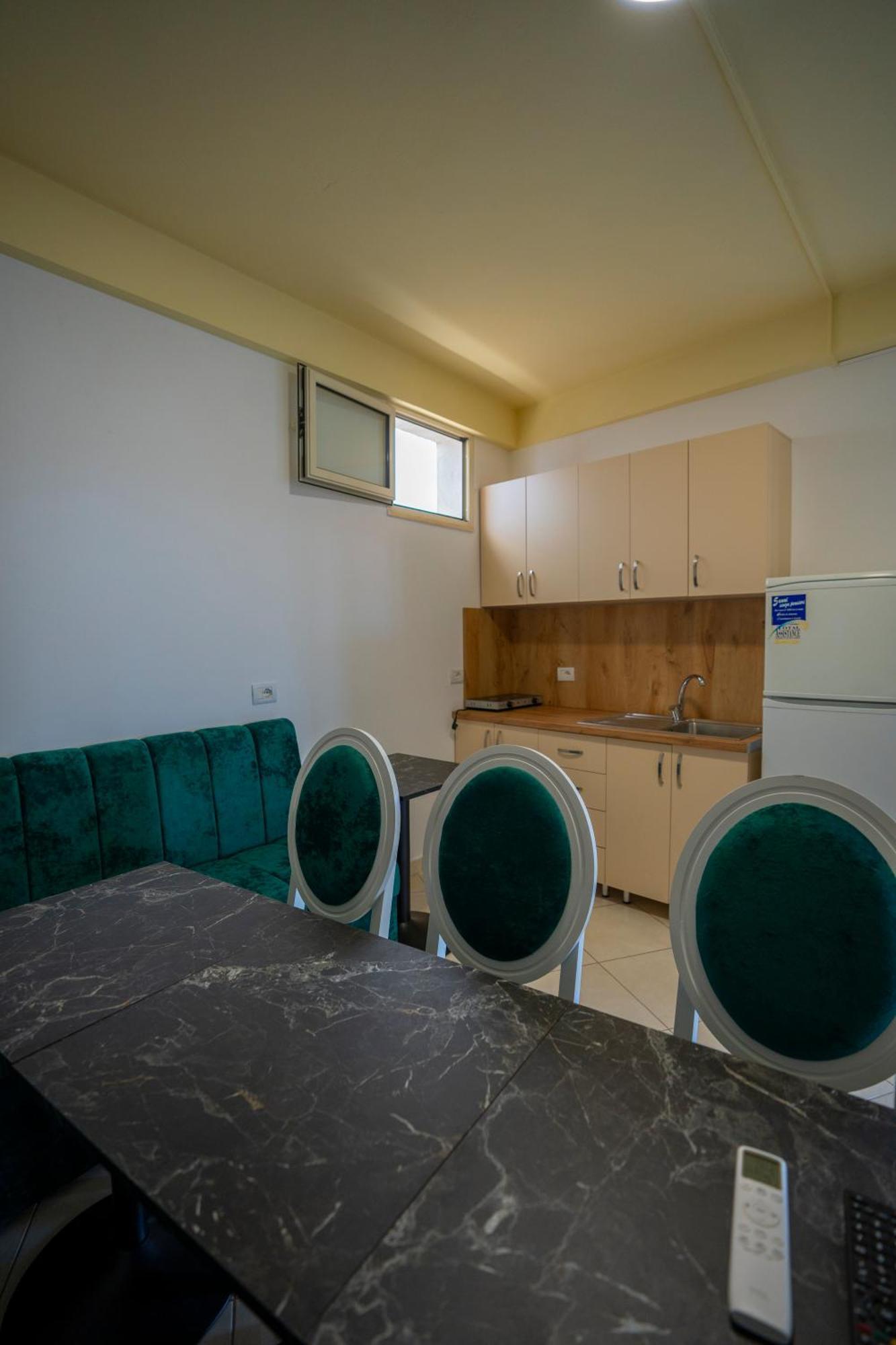 Golden Sleep Hostel Шкодер Екстер'єр фото